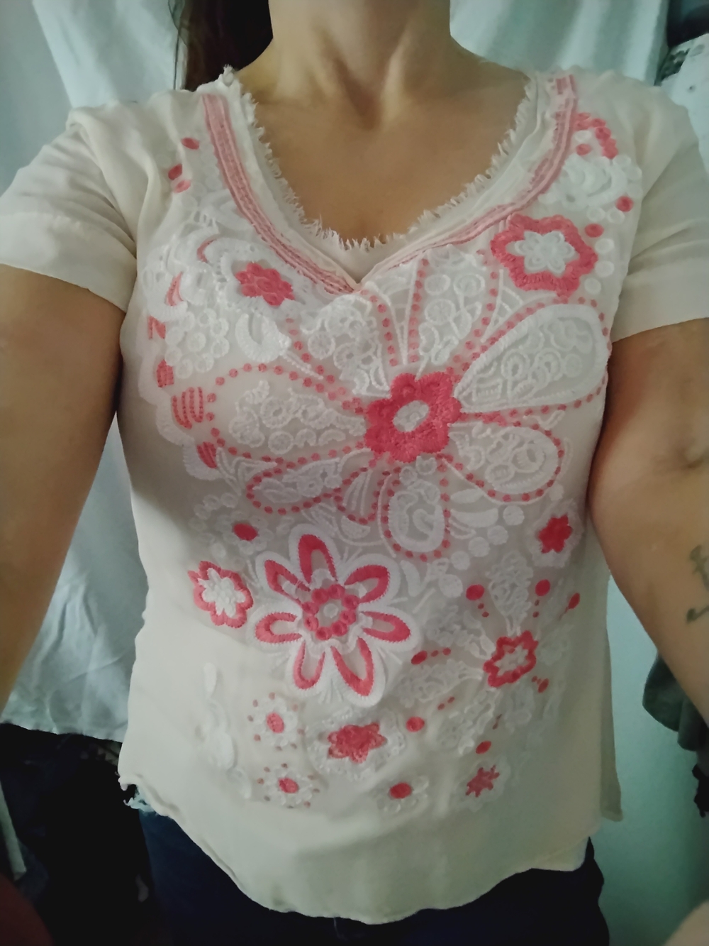 Sundance Embroidered Floral Scoop Neck Silk Short Sleeve Top - M/L
